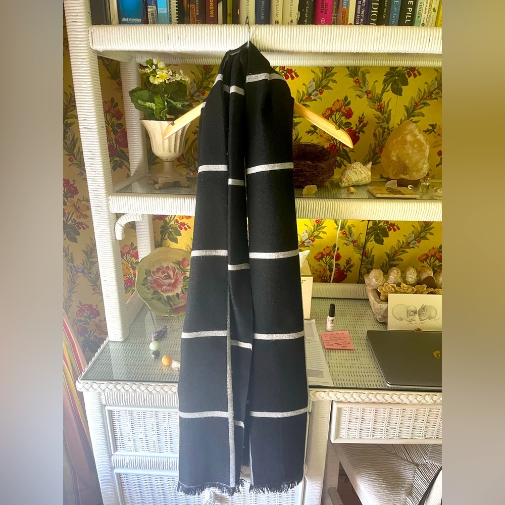 WHITE HOUSE BLACK MARKET Scarf, Pre-Owned